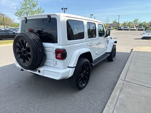 Used 2022 Jeep Wrangler Unlimited Sahara AWD/4WD image 4