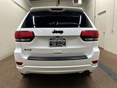 Used 2020 Jeep Grand Cherokee Altitude AWD/4WD image 3