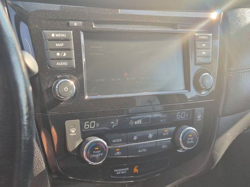 Used 2018 Nissan Rogue SL w/ Premium Package AWD/4WD image 25