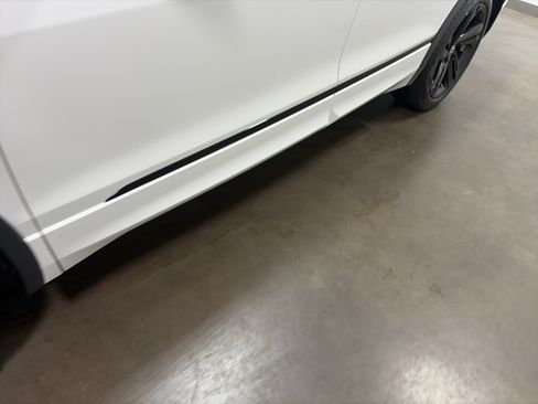 Certified 2024 Volkswagen Tiguan SE R-Line AWD/4WD image 12