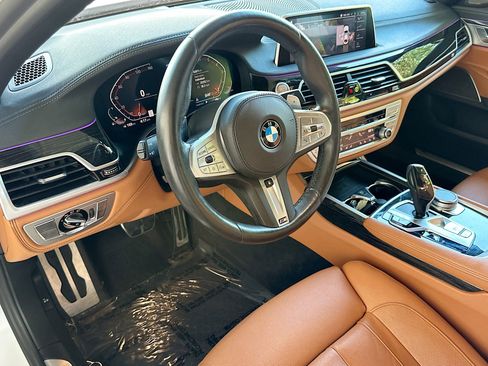 Used 2021 BMW 740i xDrive w/ M Sport Package image 9