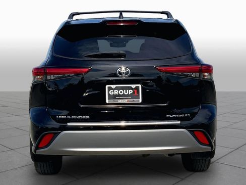 Used 2021 Toyota Highlander Platinum FWD image 5