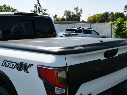 Used 2021 Nissan Titan PRO-4X w/ Pro-4x Convenience Package AWD/4WD image 11