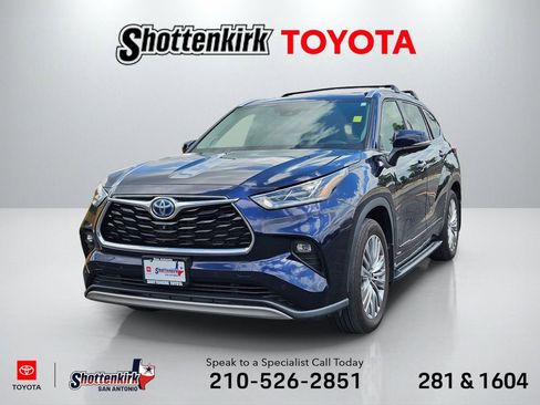 Used 2023 Toyota Highlander Platinum AWD/4WD image 1