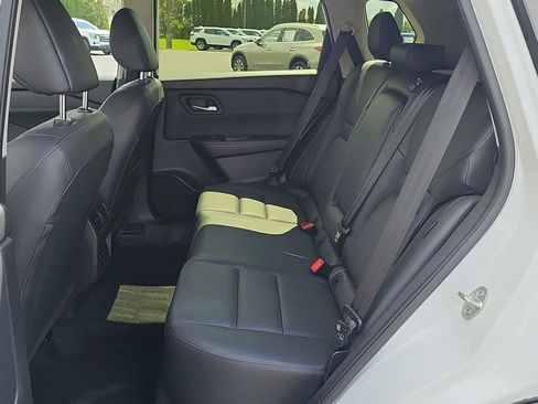 Used 2025 Nissan Rogue SL AWD/4WD image 43