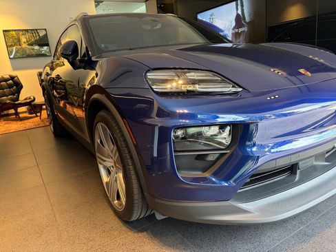 Certified 2024 Porsche Macan 4 Electric AWD/4WD image 3