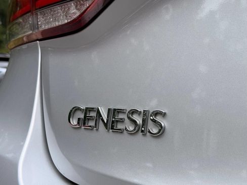 Used 2015 Hyundai Genesis 3.8 RWD image 11