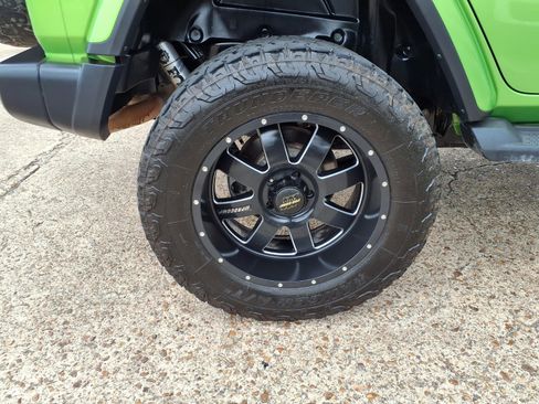 Used 2019 Jeep Wrangler Unlimited Sahara AWD/4WD image 29