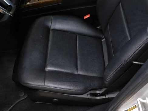 Used 2013 Mercedes-Benz E 350 4MATIC Sedan image 36