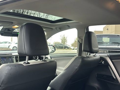 Used 2018 Toyota RAV4 Limited image 32