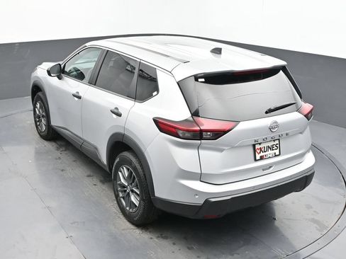 Used 2024 Nissan Rogue S FWD image 30