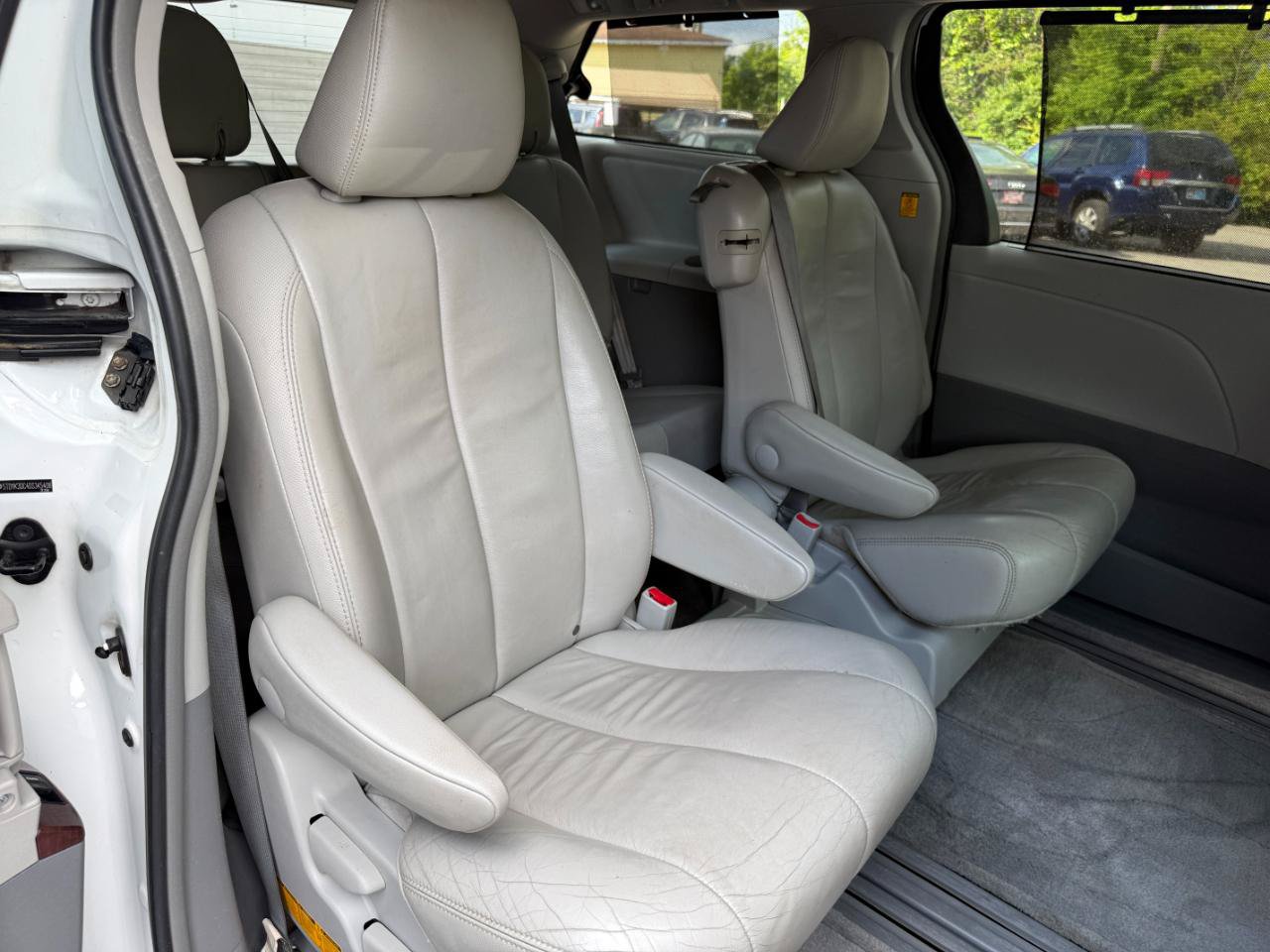 Used 2013 Toyota Sienna XLE w/ Entertainment Pkg FWD image 54