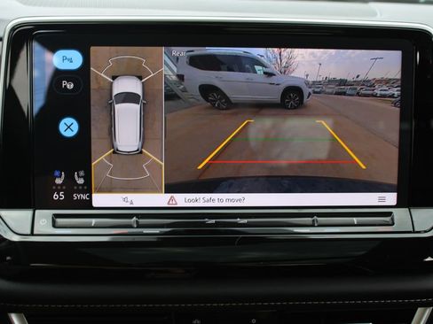 Certified 2025 Volkswagen Atlas SEL Premium R-Line image 18