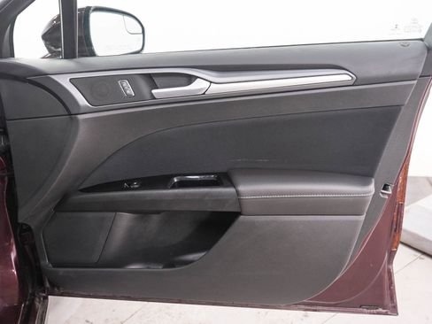 Used 2013 Ford Fusion SE FWD image 9