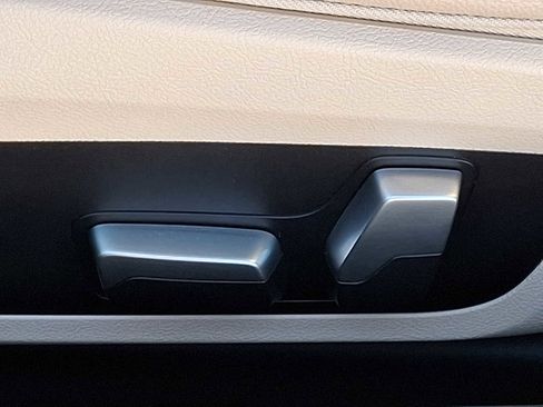 Used 2023 BMW 230i Coupe w/ Premium Package image 27