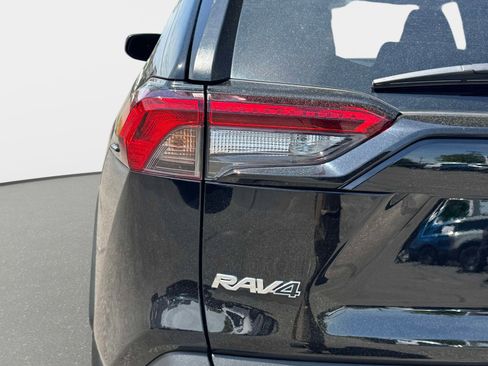 Certified 2023 Toyota RAV4 LE AWD/4WD image 9