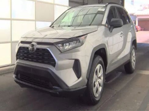 Used 2019 Toyota RAV4 LE image 3