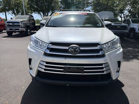 Used 2018 Toyota Highlander XLE image 3