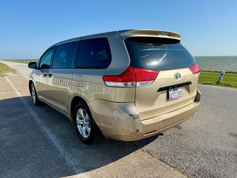 Used 2011 Toyota Sienna image 7