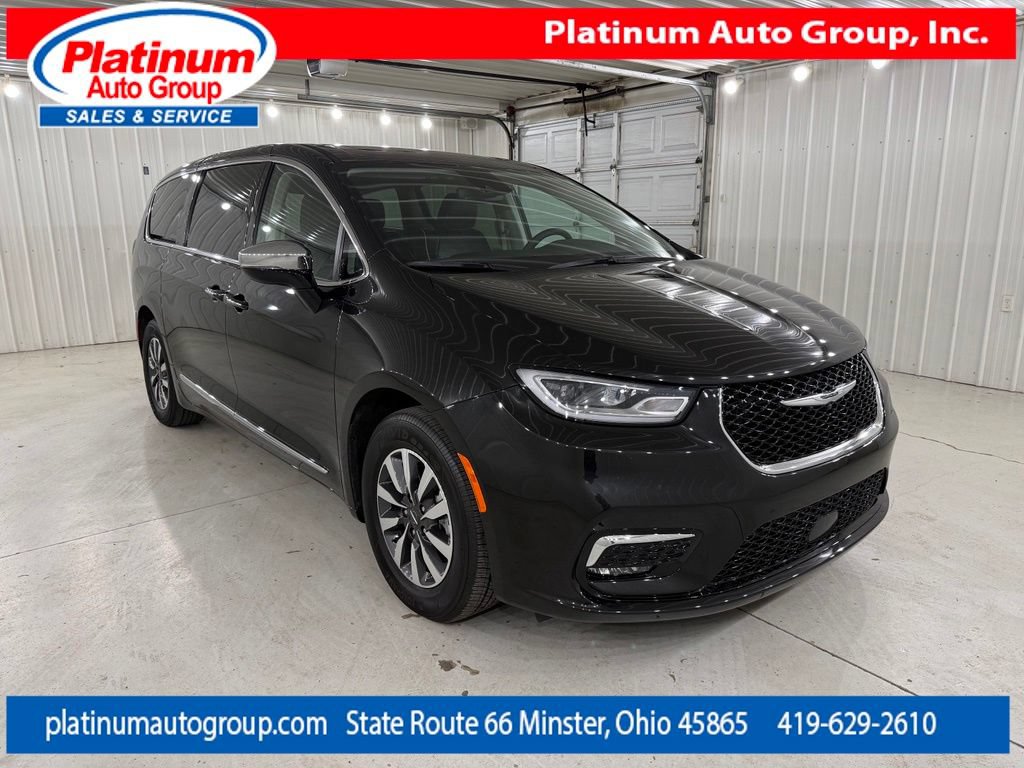 Used 2023 Chrysler Pacifica Limited FWD image 7