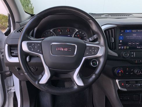 Used 2022 GMC Terrain SLT w/ Infotainment Package II image 9