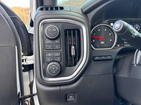 Used 2022 Chevrolet Silverado 2500 LTZ w/ LTZ Premium Package image 17