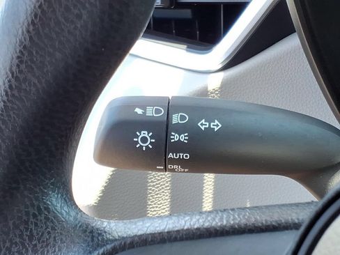 Used 2025 Toyota Corolla LE FWD image 20