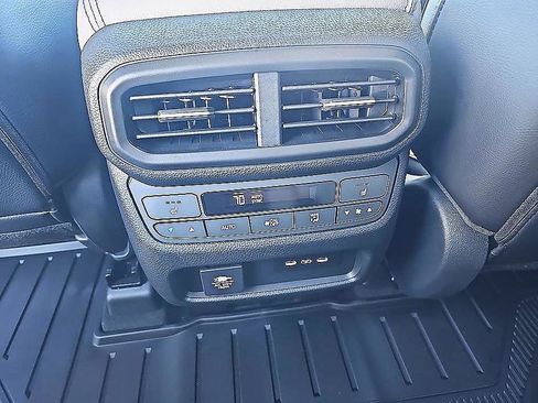 Used 2025 Honda Pilot Elite image 33