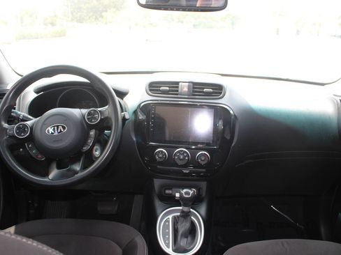 Used 2017 Kia Soul FWD image 12