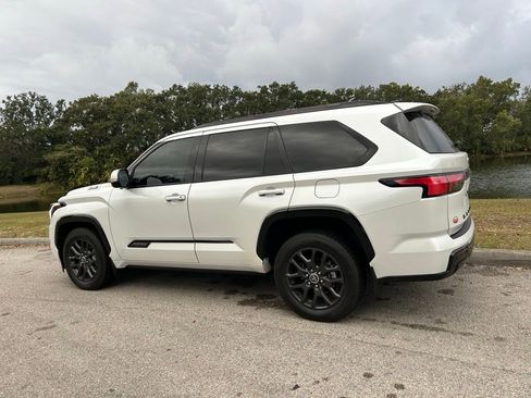 Used 2023 Toyota Sequoia Platinum image 3