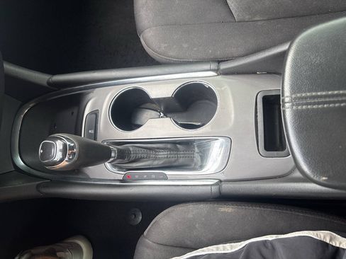 Used 2017 Chevrolet Malibu LT FWD image 23