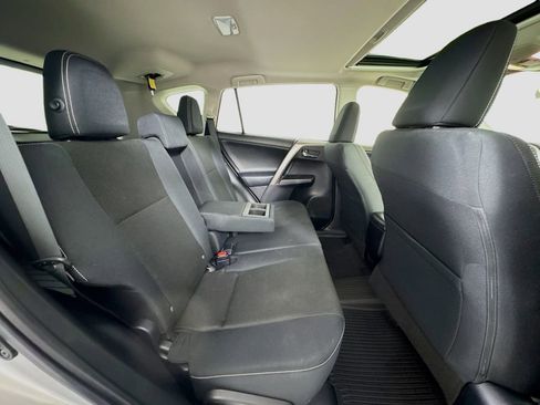 Used 2018 Toyota RAV4 XLE AWD/4WD image 24
