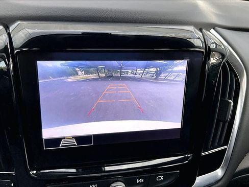 Used 2021 Chevrolet Traverse LT FWD image 27