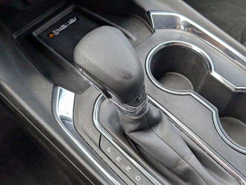 Used 2023 Chevrolet Traverse LT FWD image 16