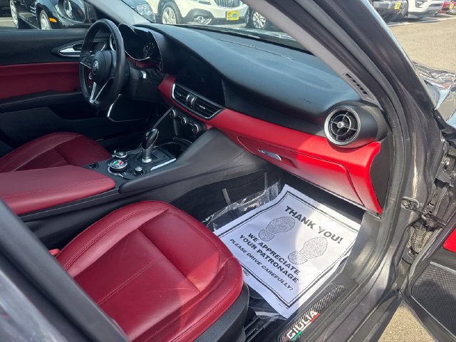 Used 2018 Alfa Romeo Giulia AWD image 32