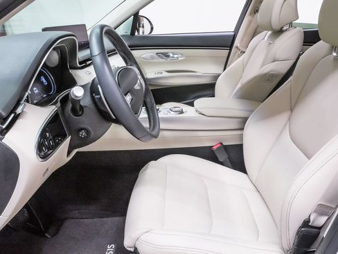 Certified 2024 Genesis GV70 2.5T w/ Select Package AWD/4WD image 9