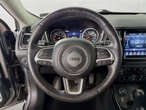 Used 2019 Jeep Compass Limited AWD/4WD image 3