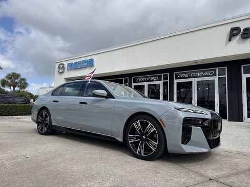 Used 2023 BMW 760i xDrive image 22