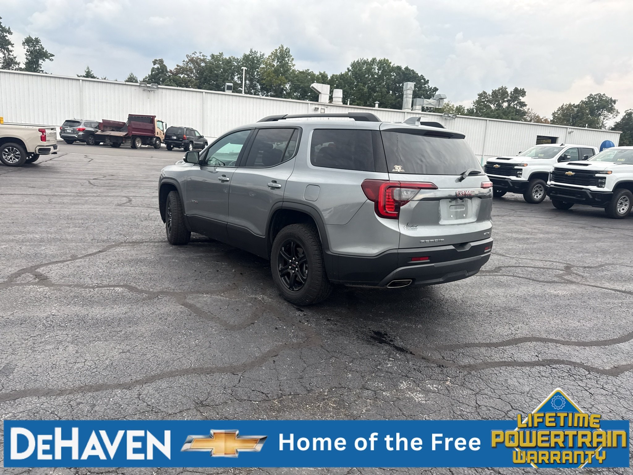 Used 2023 GMC Acadia AT4 w/ Technology Package AWD/4WD image 4