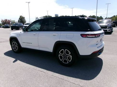 Used 2022 Jeep Grand Cherokee Trailhawk w/ Advanced Protech Group II AWD/4WD image 3