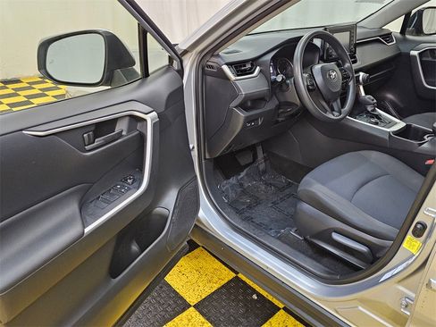 Used 2022 Toyota RAV4 LE image 20