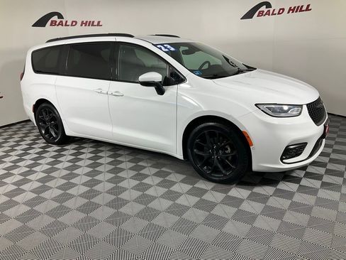 Used 2023 Chrysler Pacifica Touring-L w/ S Appearance Package image 1