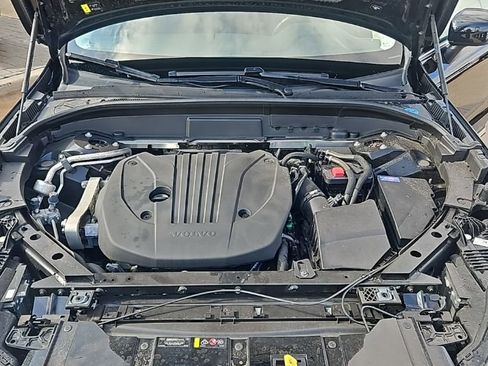 Used 2023 Volvo XC60 B5 Plus image 10