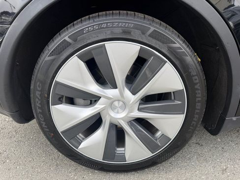 Used 2023 Tesla Model Y Long Range AWD/4WD image 51