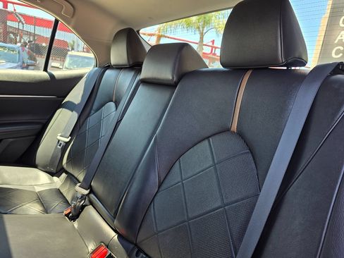 Used 2018 Toyota Camry XLE FWD image 23