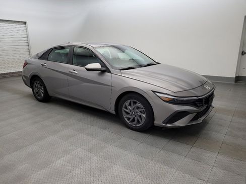 Used 2024 Hyundai Elantra SEL FWD image 11