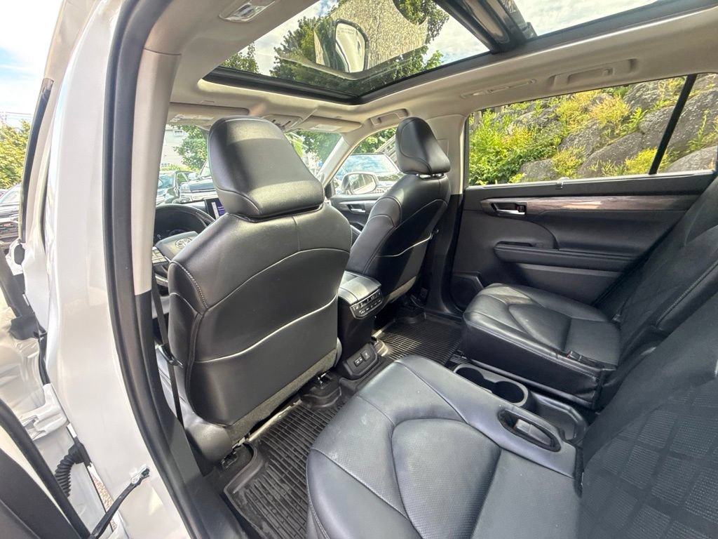 Used 2024 Toyota Highlander Platinum AWD/4WD image 21