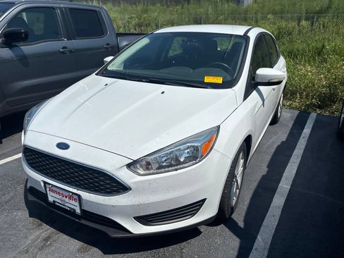 Used 2009 Ford Focus SE FWD image 2