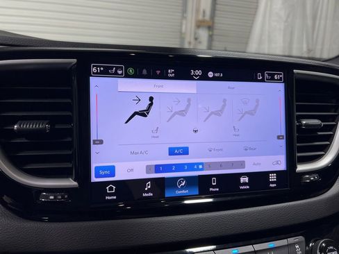 Used 2025 Chrysler Pacifica Select image 31