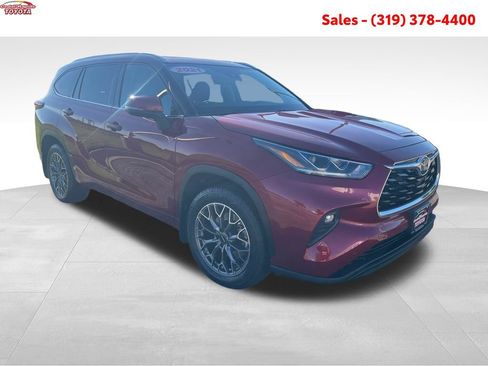 Certified 2021 Toyota Highlander Limited AWD/4WD image 10